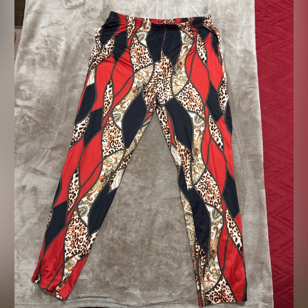 Amazon Red, Black & Brown Patterned Leggings